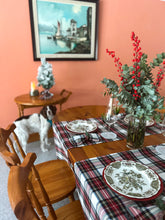 Load image into Gallery viewer, CAMINO DE MESA TARTÁN BLANCO