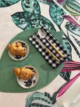 Cargar imagen en el visor de la galería, MANTEL ANTIMANCHAS HOJAL