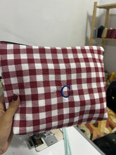 Cargar imagen en el visor de la galería, NECESER VICHY GRANATE