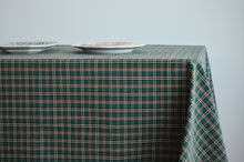 Cargar imagen en el visor de la galería, MANTEL ANTIMANCHAS TARTÁN VERDE