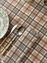 Charger l'image dans la galerie, MANTEL ANTIMANCHAS TARTÁN