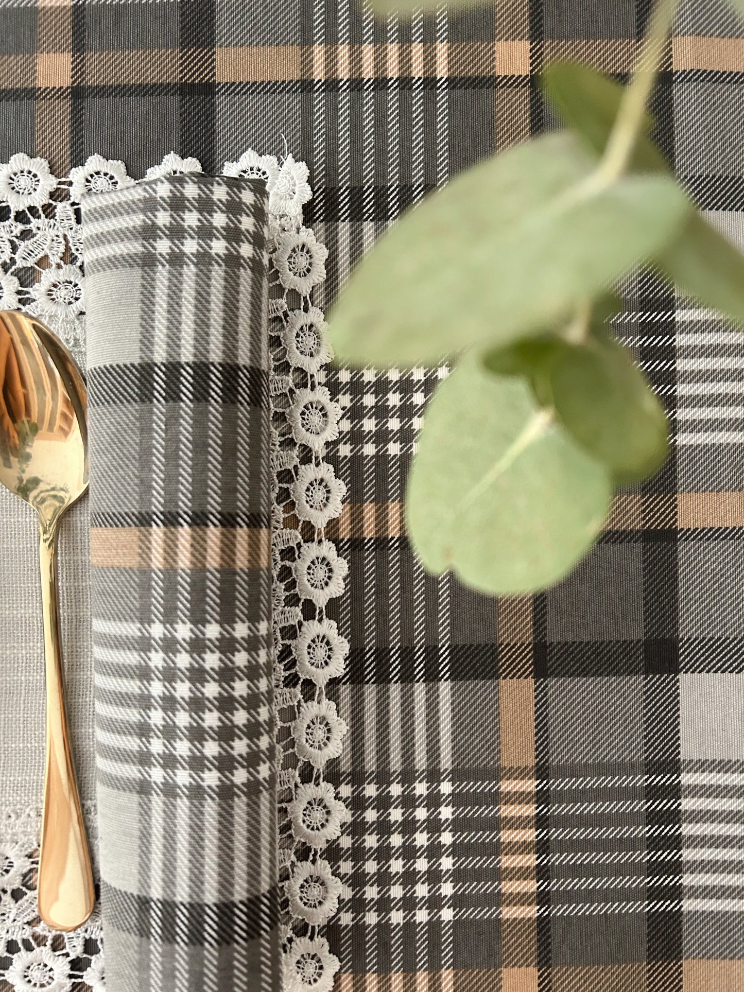 MANTEL ANTIMANCHAS TARTÁN GRIS