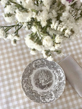 Cargar imagen en el visor de la galería, MANTEL ALGODÓN VICHY BEIGE