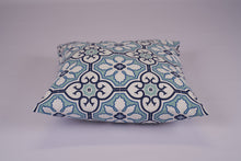 Load image into Gallery viewer, FUNDA DE COJÍN MOSAICO AZUL