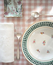 Cargar imagen en el visor de la galería, MANTEL ANTIMANCHAS VICHY ROSA