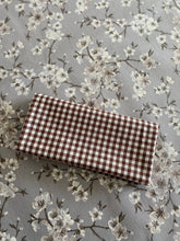 Cargar imagen en el visor de la galería, PACK SERVILLETAS VICHY MARRÓN