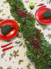 Cargar imagen en el visor de la galería, MANTEL ANTIMANCHAS ACEBO NAVIDAD