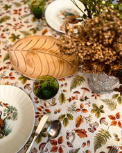 Cargar imagen en el visor de la galería, MANTEL ANTIMANCHAS ESTACIONAL A MEDIDA