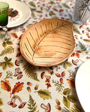 Cargar imagen en el visor de la galería, MANTEL ANTIMANCHAS ESTACIONAL A MEDIDA