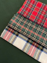 Carica l'immagine nel visualizzatore di Gallery, PACK SERVILLETAS TARTÁN BLANCO