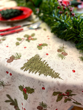 Cargar imagen en el visor de la galería, MANTEL ANTIMANCHAS ACEBO NAVIDAD