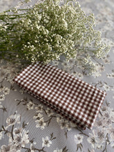 Cargar imagen en el visor de la galería, PACK SERVILLETAS VICHY MARRÓN