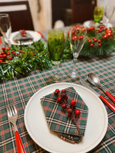 Carica l'immagine nel visualizzatore di Gallery, PACK SERVILLETAS TARTÁN VERDE